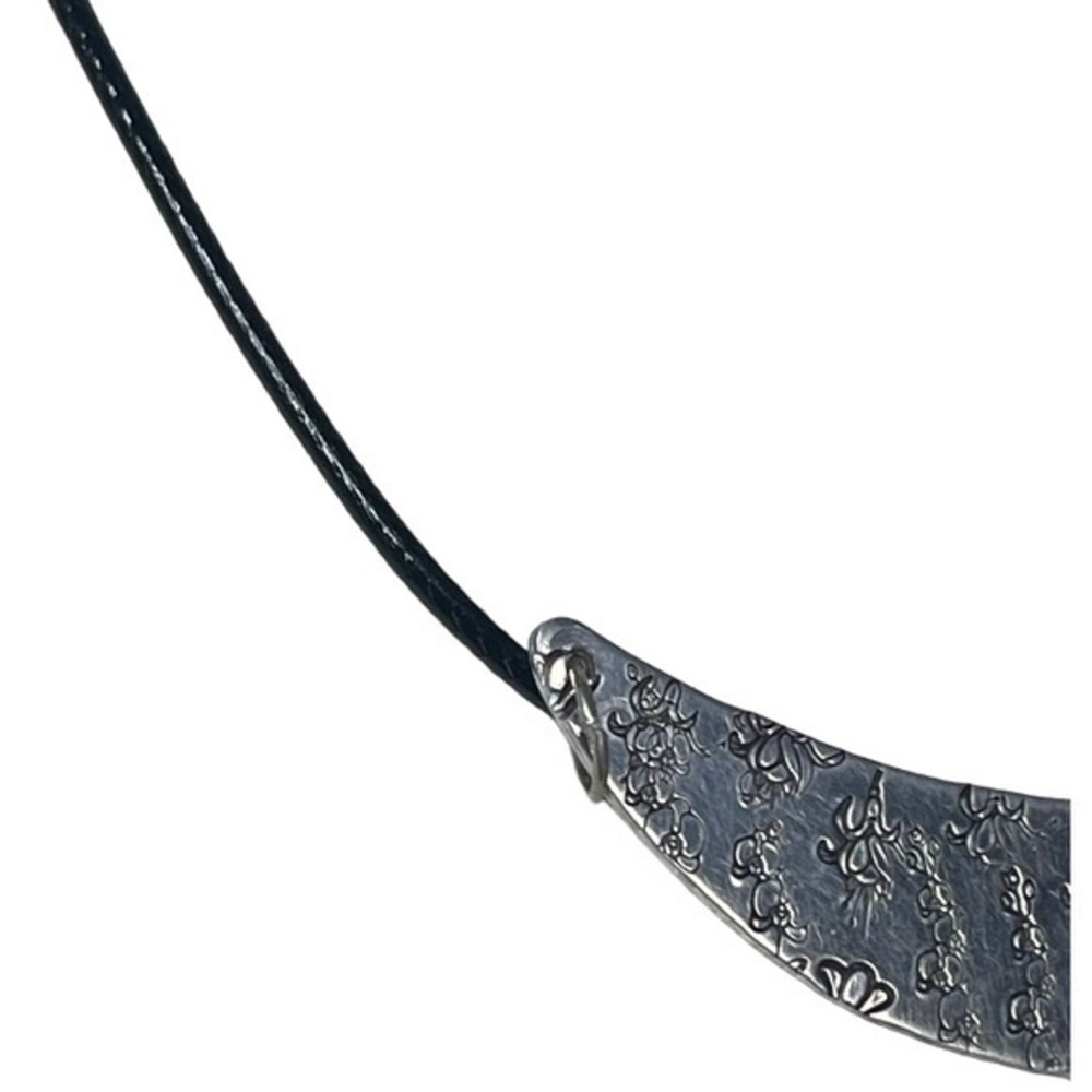 Handmade stamped floral silver pendant adjustable black leather cord necklace - Picture 5 of 7
